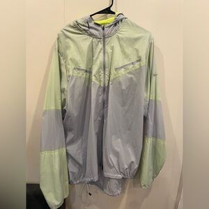 Nike ultralight running windbreaker